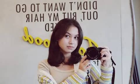 Koleksi Foto Saskia Chadwick, Aktris Cantik yang Bintangi â€˜Dari Jendela SMPâ€™