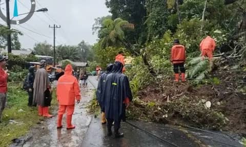 Transportasi Darat Terganggu, Bantuan Udara Jadi Andalan Untuk Bencana Sumatra