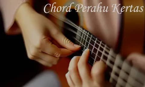 Lirik dan Chord Perahu Kertas â€“ Maudy Ayunda, Lengkap dengan Maknanya