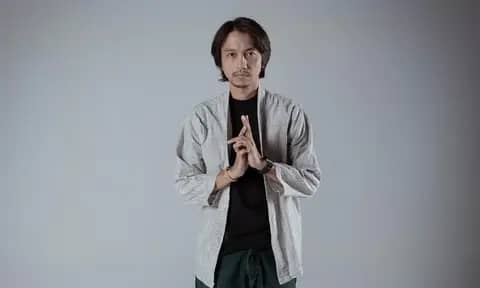 Profil dan Biodata Fiersa Besari, Lengkap Agama, Umur, Istri, Anak, dan Perjalanan Karier