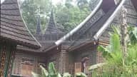 Istana Indah itu Berada di Tengah Permukiman