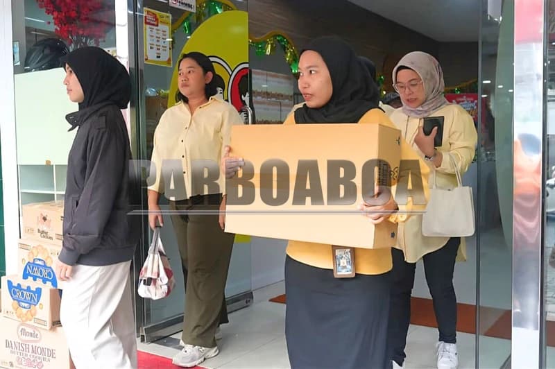 Orang kantoran termasuk yang berbelanja
