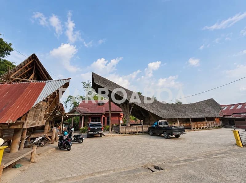 Rumah adat orang Mamasa, lebih besar dari tongkonan yang di Toraja (Foto: Semuel Mesakaraeng/PARBOABOA).