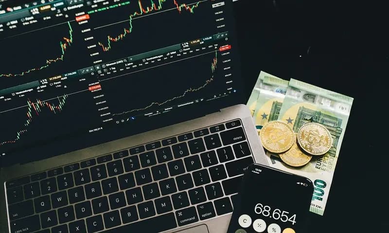 Ilustrasi Penggunaan Blockchain. (Foto: Pexels/@Alesia Kozik)