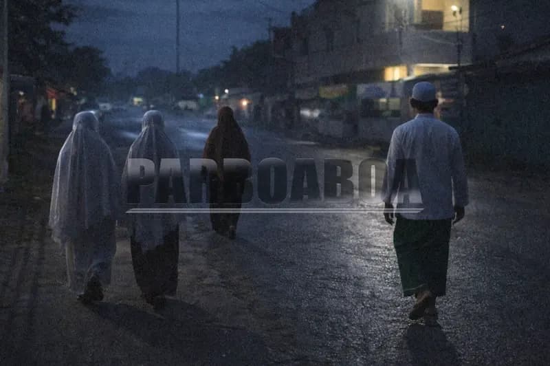Subuh hari saat Ramadhan di Jl. Sriwijaya Pematangsiantar (Foto: PARBOABOA/Rizal Tanjung)