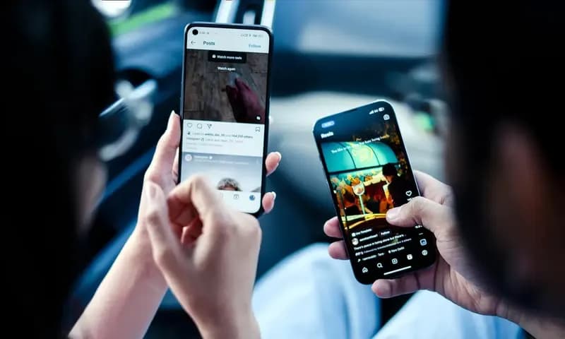 Ilustrasi Perbandingan Inovasi Smartphone (Foto: Pexels/@Viralyft)