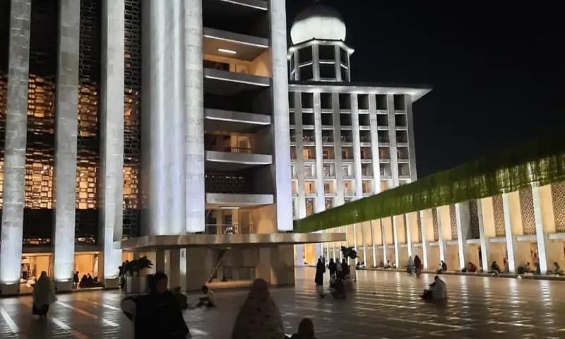 Foto umat islam yang sedang Itiqaf (Foto: PARBOABOA/Beby Nitani)