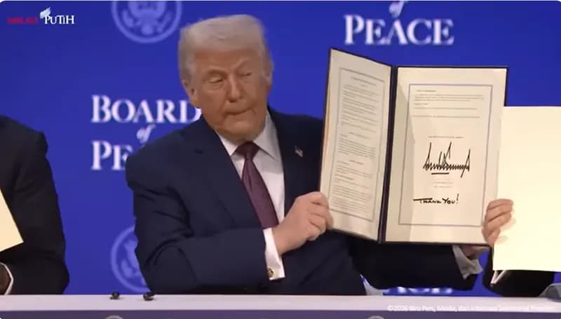 Presiden Prabowo ikut tandatangani Board of Peace (BoP) Charter, Davos, 22 Januari 2026 (foto: Sekretariat Presiden)