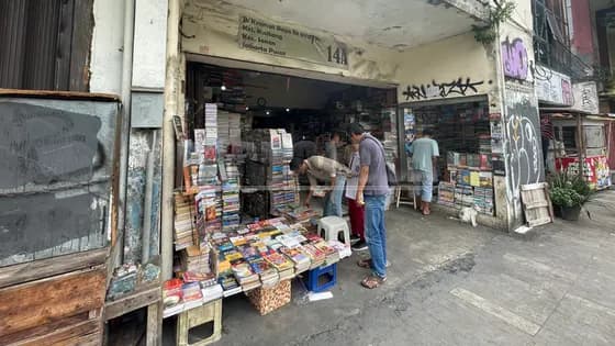 Dari Kwitang ke Blok M: Jejak Panjang Pasar Buku yang Tak Pernah Mati