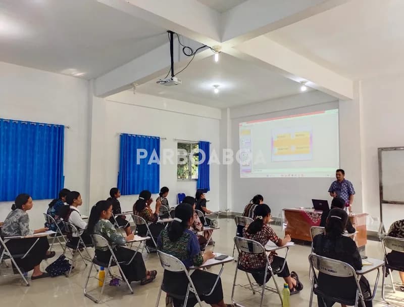 Suasana belajar di ruangan kelas (Sumber: Dokumen pribadi).