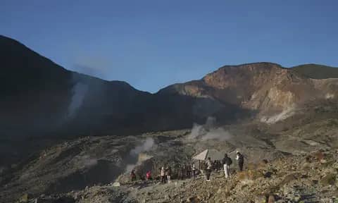 Gunung Papandayan, Pesona Alam Garut yang Wajib Dikunjungi!