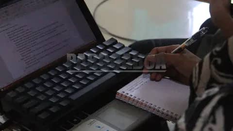 Kabar dari Sekolah Jurnalisme Parboaboa: Meninggalkan Kelas untuk Liputan